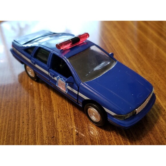 Wisconsin State Police Road Champs die cast police car 1:43 scale - Picture 6 of 11